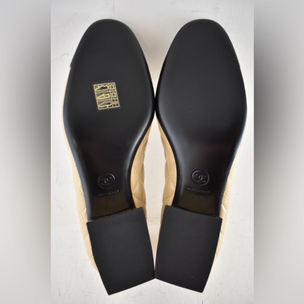 Chanel 24B Beige Lambskin Quilted Black Cap CC Logo Gold Block Heel Pumps 37.5 - Picture 16 of 16